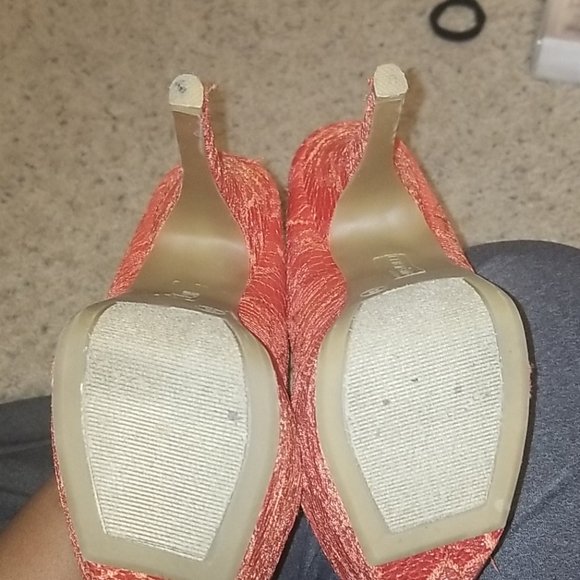 High Heels - Picture 3 of 4